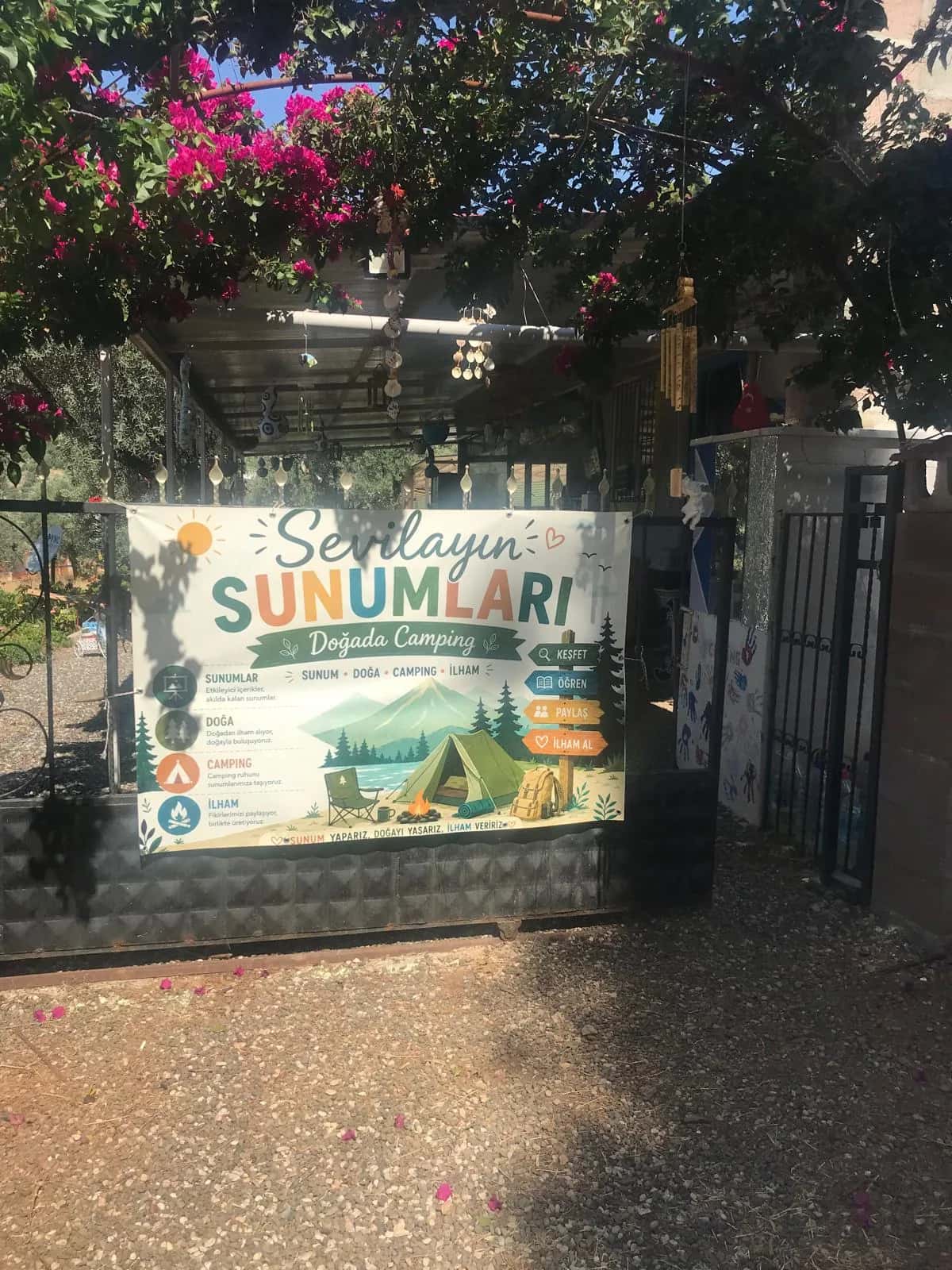 Sevilay’ın Sunumları Doğada Camping giriş tabelası